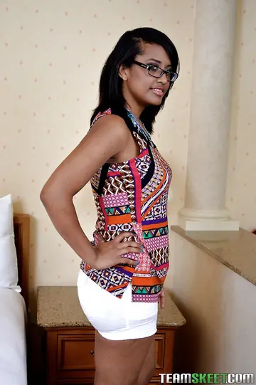 Latina Ebony Brunette in Glasses Strips Off Her Shorts and Spreads