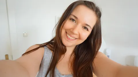 Hairy Brunette Masturbates with a Dildo in Selfie – photo 16 of 20