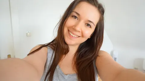 Hairy Brunette Masturbates with a Dildo in Selfie – photo 15 of 20