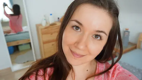 Hairy Brunette Masturbates with a Dildo in Selfie – photo 17 of 20