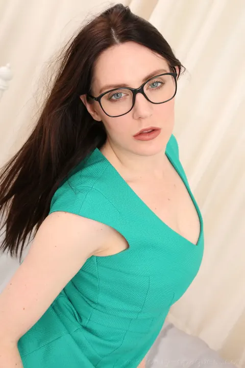 Samantha Bentley: Busty Brunette in Stockings and Skirt Spreads Her Pussy – photo 5 of 21