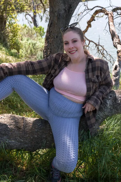 Lana Del Lust: PAWG Brunette Shows Off Her Big Tits and Ass Outdoors in Glasses – photo 14 of 15