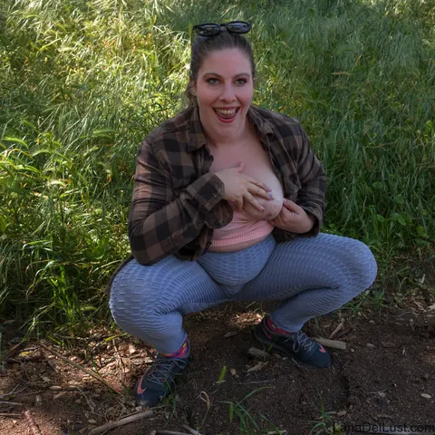 Lana Del Lust: PAWG Brunette Shows Off Her Big Tits and Ass Outdoors in Glasses – photo 4 of 15