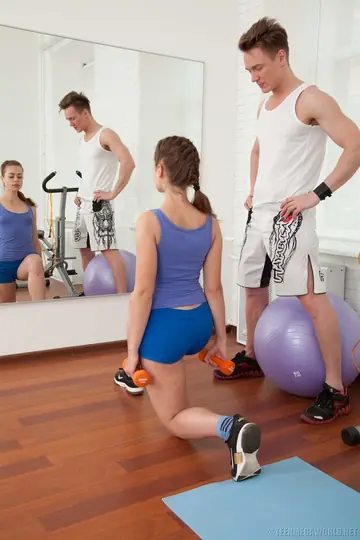 PAWG in Shorts Has Sex in the Gym and Takes a Facial