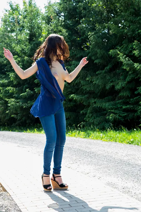 Evita Lima: Thick Ukrainian Brunette Strips Out of Her Jeans and Heels – photo 17 of 20