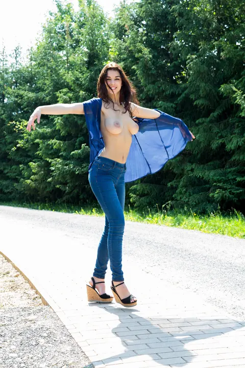 Evita Lima: Thick Ukrainian Brunette Strips Out of Her Jeans and Heels – photo 20 of 20