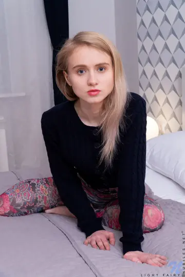 Skinny Blonde Inserts a Dildo in Her Ass After Stripping Out of Her Yoga Pants