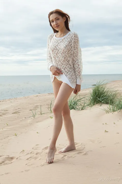 Lena Raz: Brunette Strips Nude and Spreads on the Beach – photo 1 of 16