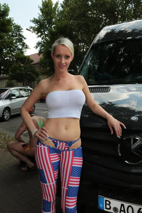 ANIKE EKIRA: Tall Blonde German Strips Out of Her Yoga Pants Outdoors – photo 14 of 17