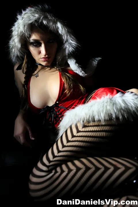 Dani Daniels: Brunette MILF Teases Cleavage in Festive Christmas Costume – photo 10 of 15