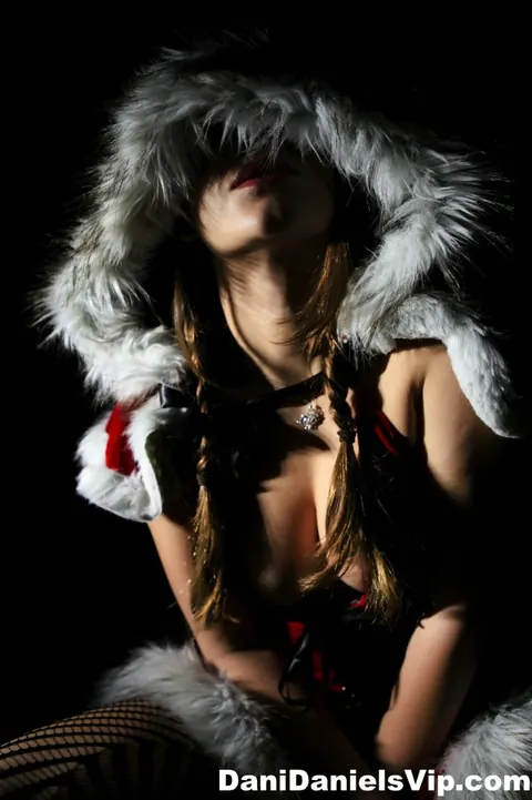 Dani Daniels: Brunette MILF Teases Cleavage in Festive Christmas Costume – photo 12 of 15