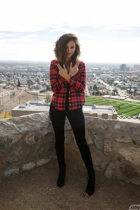 Alejandra Cobos: Petite Latina Brunette Shows Off Her Slim Figure in a Tight Top Outdoors – photo 8 of 12