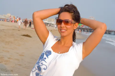 Trans Woman Removes Her Bikini and Poses Nude Outside – photo 12 of 20