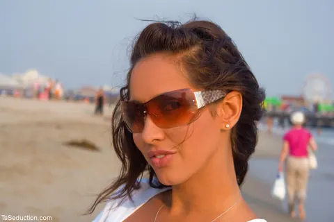 Trans Woman Removes Her Bikini and Poses Nude Outside – photo 13 of 20
