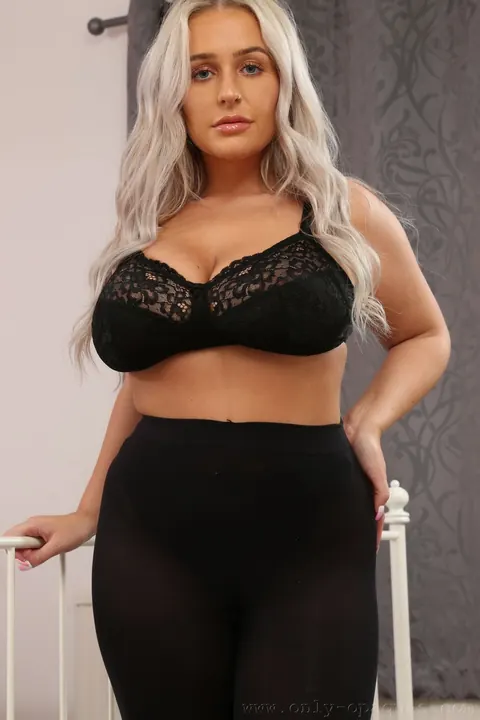 Paris Jade: European Blonde with Big Natural Tits Poses in Heels – photo 14 of 20