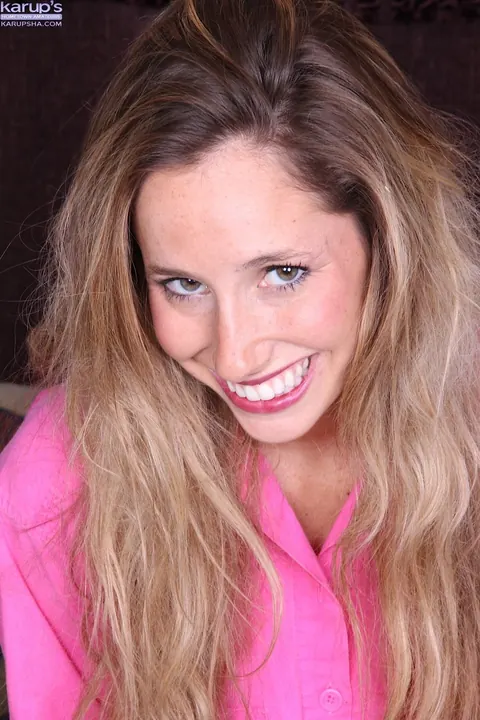 Piper Candlewick: Blonde PAWG Spreads Her Pussy Lips in Socks – photo 2 of 20