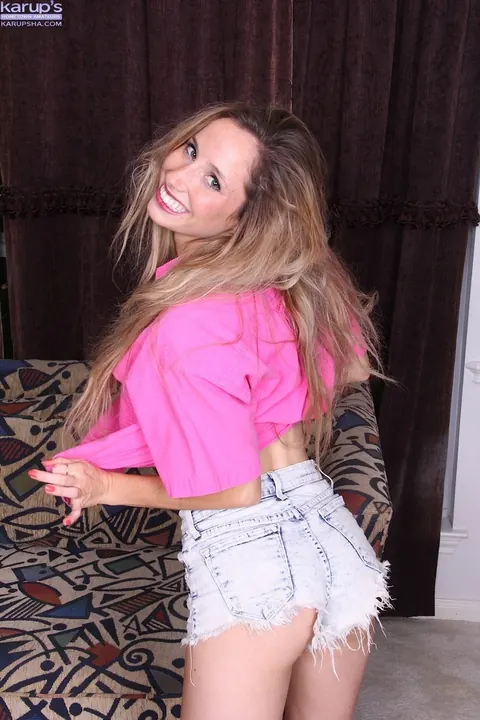 Piper Candlewick: Blonde PAWG Spreads Her Pussy Lips in Socks – photo 3 of 20