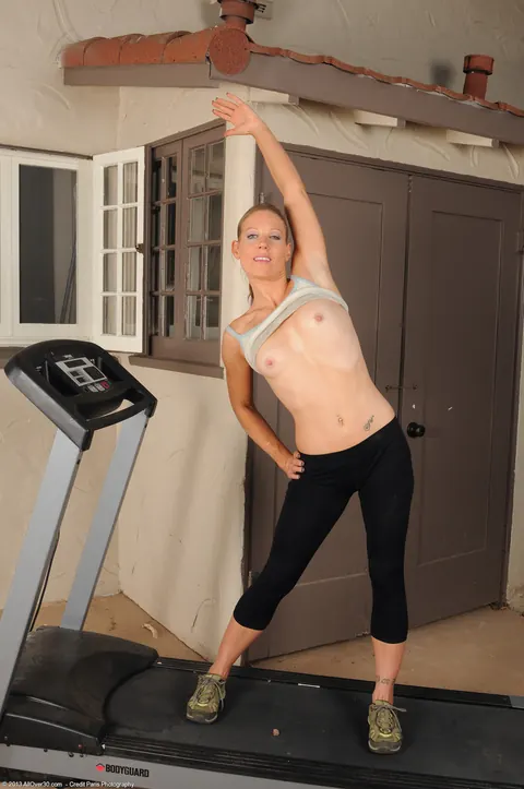 Alyssa Dutch: Blonde MILF Strips After Treadmill Jog and Spreads in the Gym – photo 8 of 21