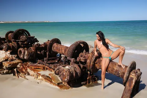 Brunette MILF with Big Tits Shows Off Her Bikini at the Beach – photo 10 of 18