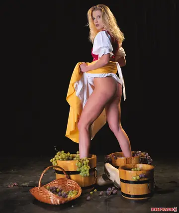 Daniella Schiffer – Tall European Blonde Takes Anal Creampie Outdoors