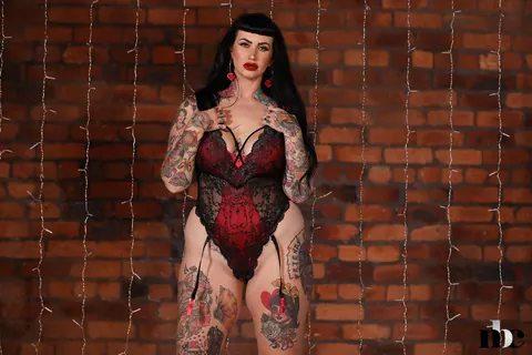 Cherry Pie: Tattooed BBW Undresses and Flaunts Her Big Tits – photo 7 of 21