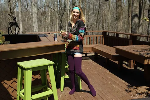 Blake Eden: Busty PAWG Amateur Uses a Toy on the Balcony in Shorts – photo 1 of 16