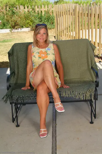 Cricket – Latina MILF Undresses and Spreads Outdoors in Sunlight