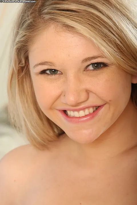 Blonde Amateur Lifts Her Skirt and Spreads – photo 16 of 16