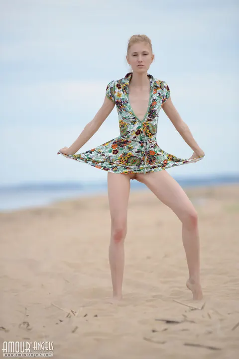 Mia Reese: Tall Brunette Stands Nude and Spreads Her Shaved Pussy on the Beach – photo 4 of 20