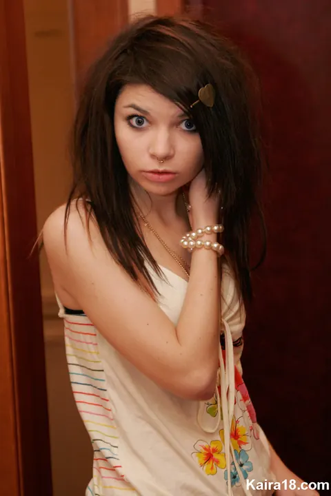 Czech Brunette Poses with Flowers in the Bathroom – photo 5 of 15