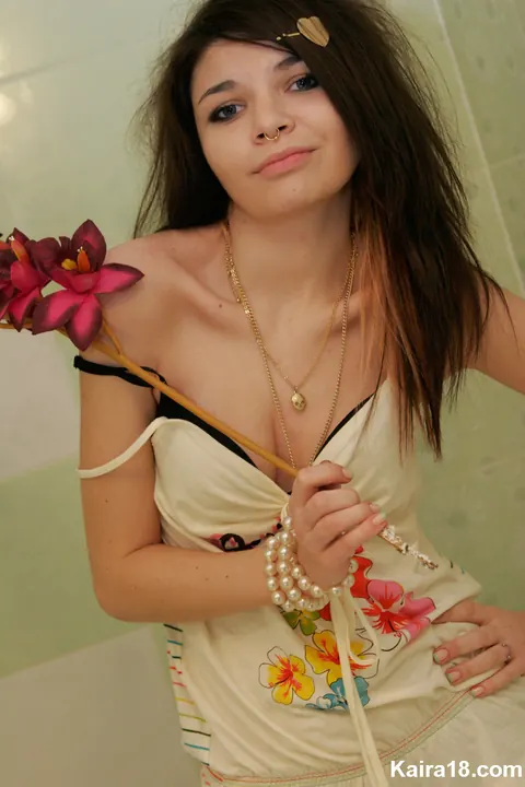 Czech Brunette Poses with Flowers in the Bathroom – photo 13 of 15