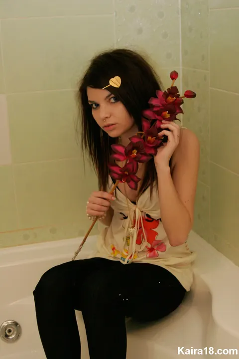 Czech Brunette Poses with Flowers in the Bathroom – photo 7 of 15