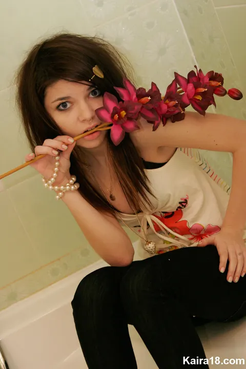 Czech Brunette Poses with Flowers in the Bathroom – photo 8 of 15