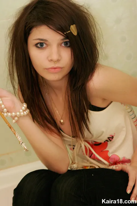 Czech Brunette Poses with Flowers in the Bathroom – photo 9 of 15