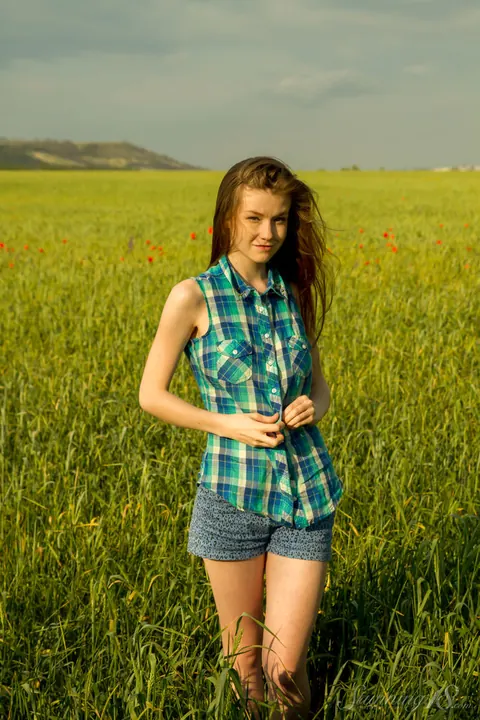 Emily Bloom: Slim Brunette Shows Her Thigh Gap and Big Natural Tits Outdoors – photo 1 of 16