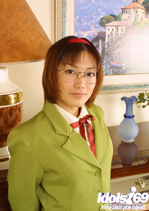 Japanese Woman in Uniform and Glasses Bares Her Breasts Outdoors – photo 8 of 14