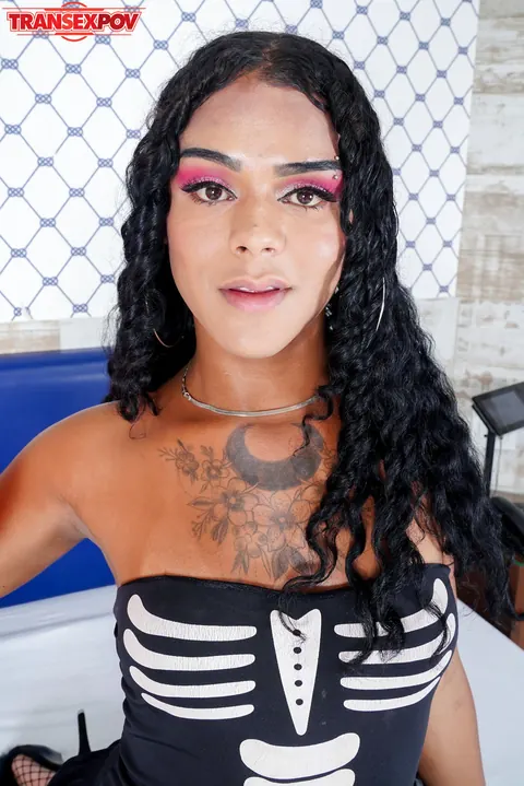 Trans Woman Kisses Partner Deeply Before Fucking – photo 2 of 16