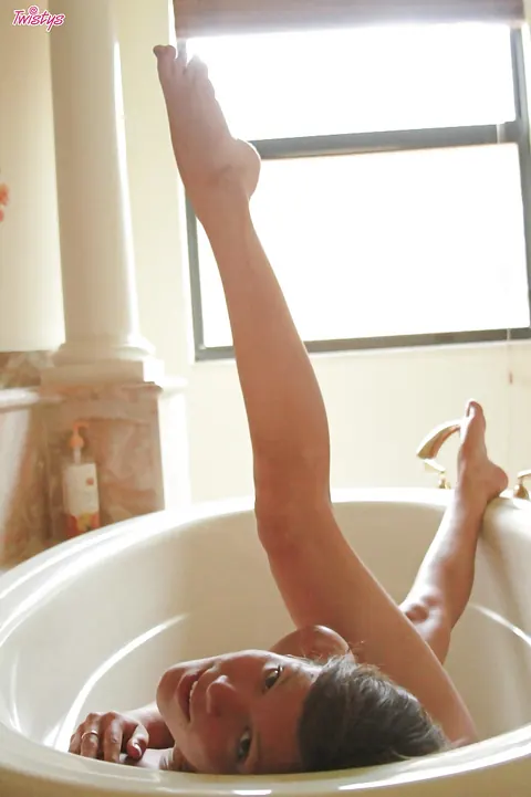Noma Hill: Slim Babe with Natural Tits Spreads Her Legs in the Bathroom – photo 7 of 16