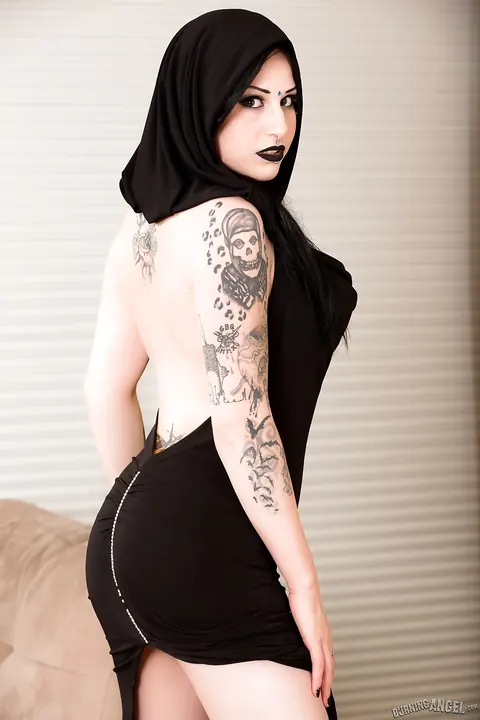 Ophelia Rain: Tattooed Brunette PAWG in a Skirt Fingers and Spreads – photo 1 of 15