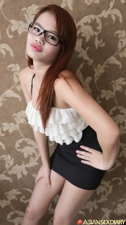 Redhead in Lingerie and Glasses Strips Nude in a Hotel Room – photo 1 of 21