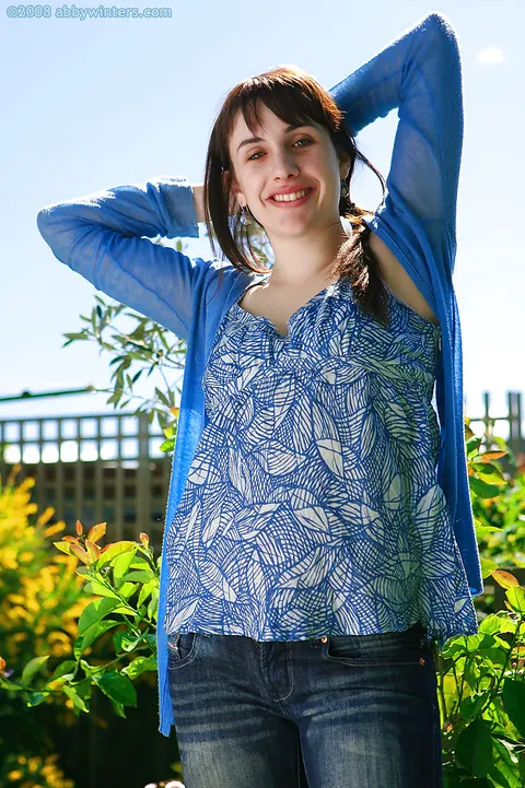 Thick Brunette Strips Out of Her Jeans and Panties Outdoors – photo 1 of 16