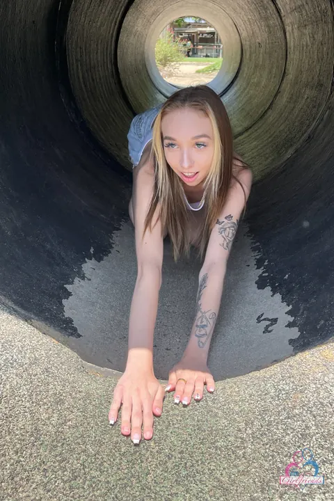 Breezy Bri: Tattooed Blonde Kisses and Spreads Her Legs – photo 17 of 21
