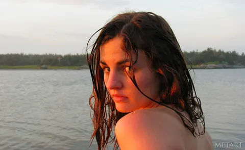 Two Women Kiss Naked on the Beach – photo 8 of 21