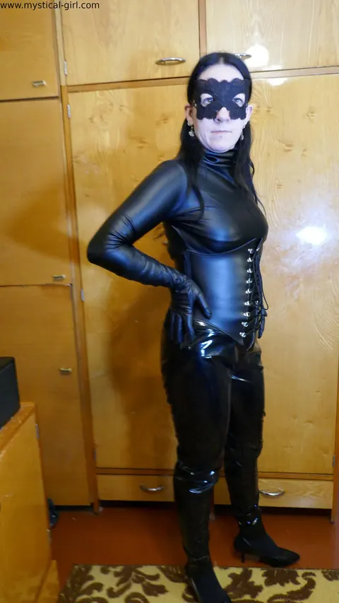 PAWG Poses in Leather and Thigh-High Boots for Bondage – photo 4 of 16