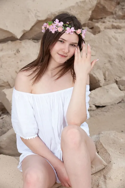 Skinny Brunette Strips Outdoors and Masturbates – photo 4 of 21