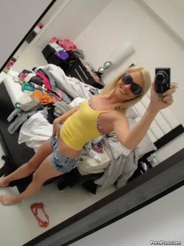 Blonde PAWG in Glasses Sucks and Rides for a Selfie