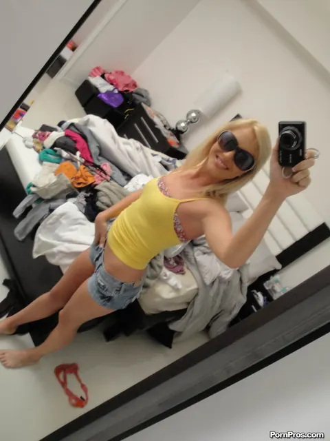 Blonde PAWG in Glasses Sucks and Rides for a Selfie – photo 1 of 11