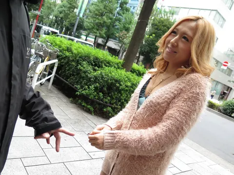 Japanese Blonde Strips Nude and Poses for the Camera – photo 6 of 21