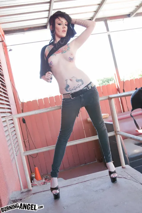 Kelly Chaos: Slim Short-Haired Brunette Shows Her Tattooed Body Outdoors – photo 6 of 17
