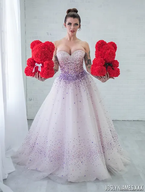 Joslyn James: Busty MILF Bride Pulls Down Her Wedding Dress to Show Her Cleavage – photo 2 of 21